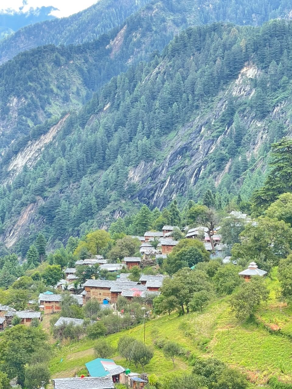 Village life and mountain paths in Kuarsi, Himachal Pradesh